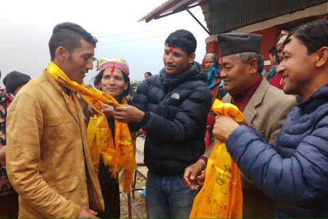 काग्रेस प्रवेश गरेका शहिद परिवार सहित १० जना पुनः नेकपामै फर्किए