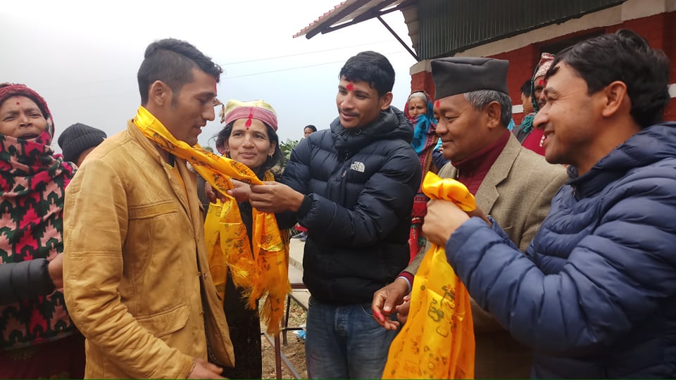 काग्रेस प्रवेश गरेका शहिद परिवार सहित १० जना पुनः नेकपामै फर्किए