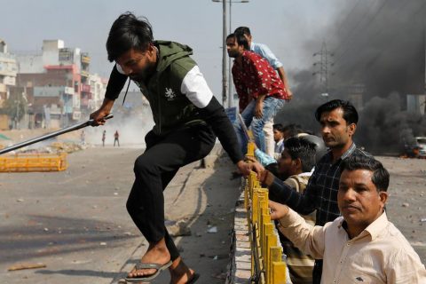 दिल्लीमा भड्कियो हिसां : १३ जनाको ज्यान गयो