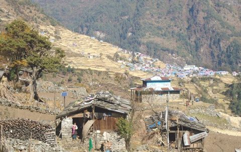 किमाथाङ्का नाका बन्द हुँदा १४ नेपाली सीमापारि रोकिए