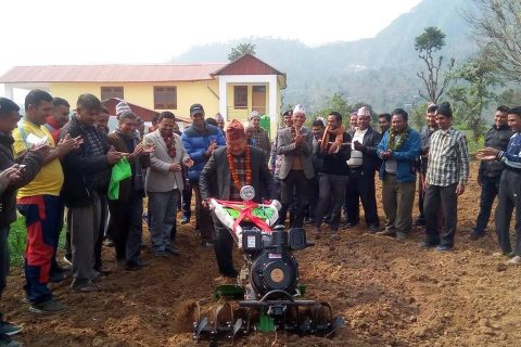 गोरखाको कृषि क्षेत्रको बिकासमा कषिमन्त्री थापाको बिशेष चासो : बिभिन्न फर्महरुको अनुगमन