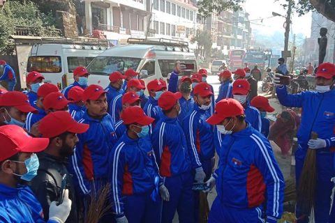 २५ औँ जनयुद्व दिबसको अबसरमा युवासंघद्धारा गोरखा नगरक्षेत्रको सरसफाई