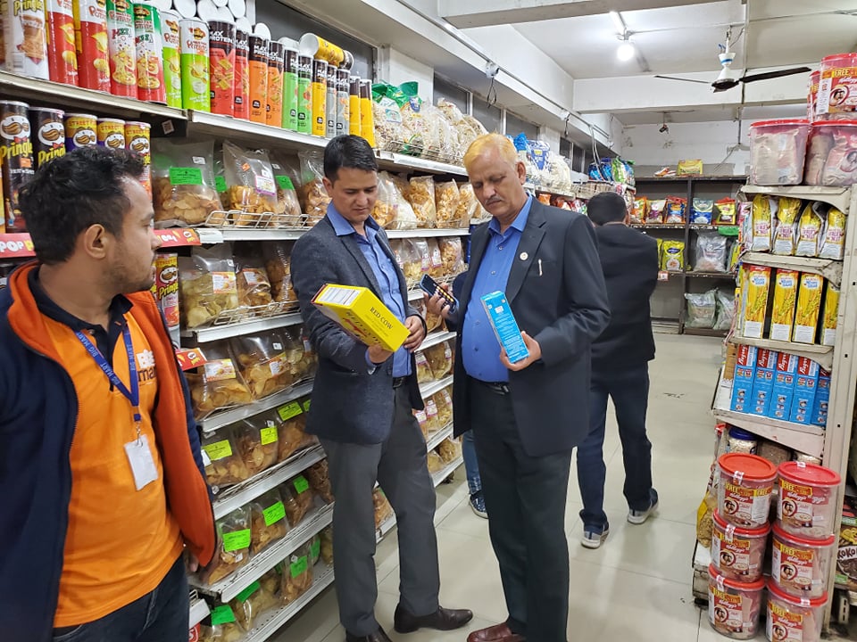 ग्राहक बनेर बजार निस्किएका उद्योगमन्त्रीलाई नै व्यापारीले बढि मूल्य लिएपछि….