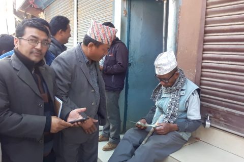 कोरोनाबारे सचेत गराउन नेकपा गोरखाद्वारा घरदैलो
