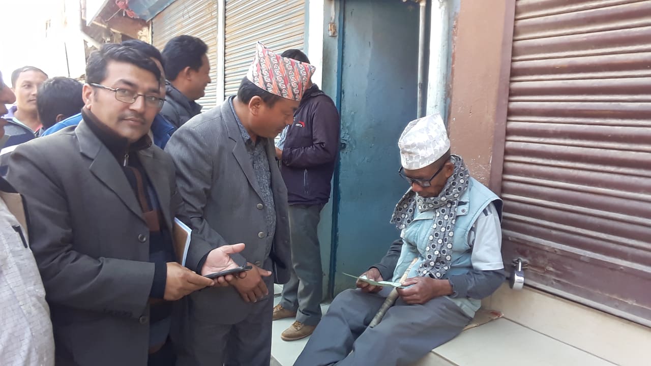 कोरोनाबारे सचेत गराउन नेकपा गोरखाद्वारा घरदैलो