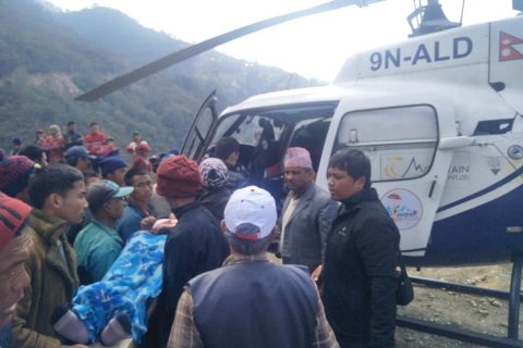 गोरखाको सौरपानीमा दुर्घटनाका घाइेतहरुलाई हेलिकप्टरबाट काठमाण्डौ पठाइयो : अहिले काठमाडौ स्थीत ग्रिन सिटि हस्पिटल  उपचार हुदै (फोटो फिचर सहित )