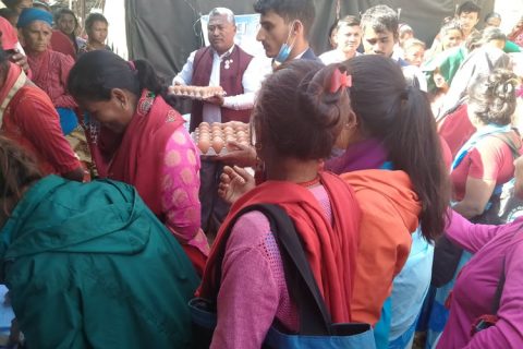 बोर्लाङका हजार दिन भित्रका ८५ जना आमाहरुलाई पोषण आहारा बितरण