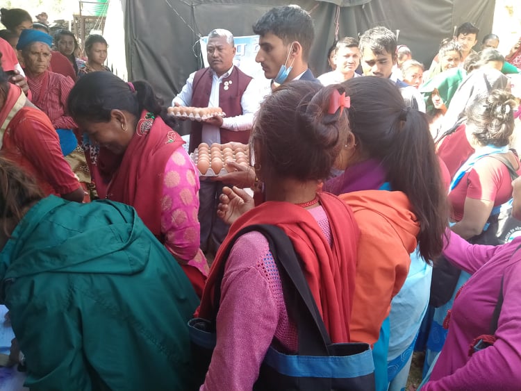 बोर्लाङका हजार दिन भित्रका ८५ जना आमाहरुलाई पोषण आहारा बितरण