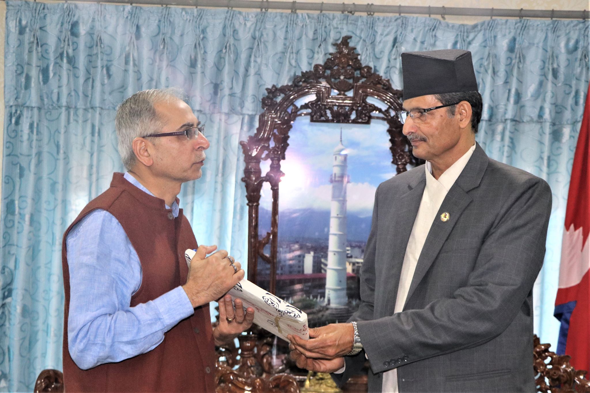 नेपालका लागि भारतीय राजदुत र सभामुख सापकोटा बिच भेटवार्ता : दुईदेश बिचको समस्या छलफलबाट समाधान गर्न सकिनेमा जोड