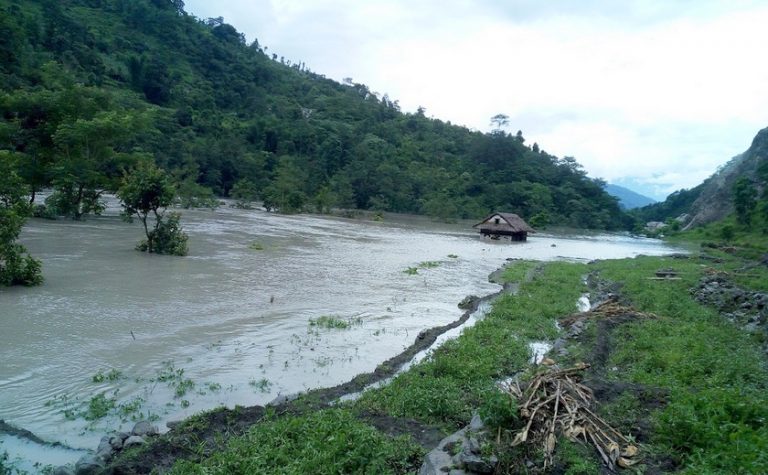 नदीमा डुवेर तीन जना बेपत्ता