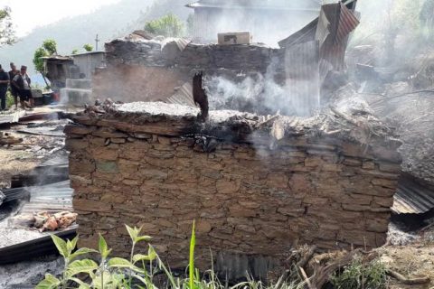 गोरखाको बोर्लाङमा बच्चाले खेलाएको आगो सल्किएर आगलागी : तीन लाख रुपैयाको क्षती