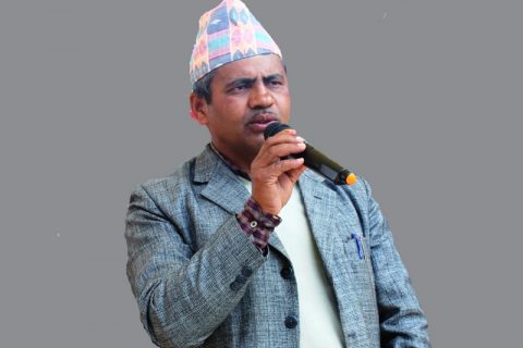 घरबाट ननिस्कन र सचेतना फैलाउन आफै टोलटोलमा पुगेर माईकिङ गर्दै गाउँपालिका अध्यक्ष भट्ट
