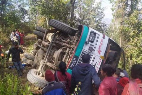 साइड दिने क्रममा बस दुर्घटनाग्रस्त : ३० जना घाइते, घाइतेको संख्या बढ्नसक्ने