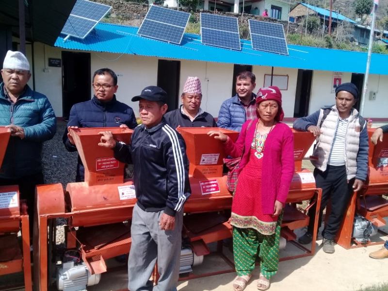 शहिदलखन गाउँपालिकाद्धारा कृषक समुहलाई अनुदानमा कोदो कुट्ने मेसिन बितरण