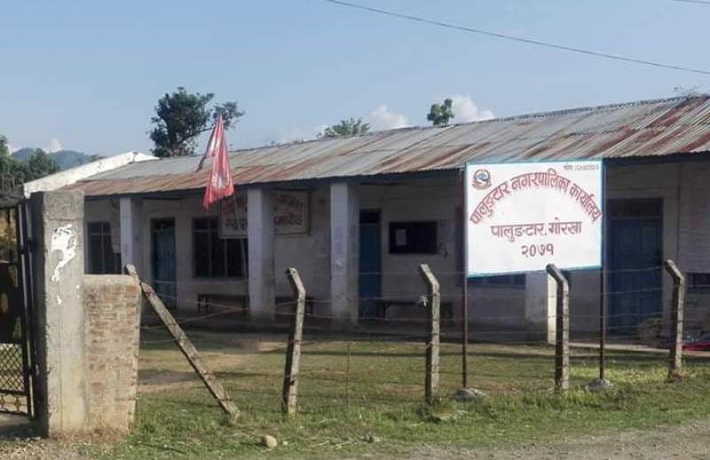 गोरखाको पालुङटार नगरक्षेत्र भित्र खाद्यसामग्री, तरकारी फलफुल र मासुजन्य पर्दाथ ढुवानीमा रोक