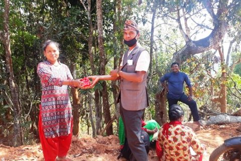 गोरखाको साविकको बोर्लाङ गा.वि.सका सवै घरधुरीमा सरसफाई सामाग्री बितरण