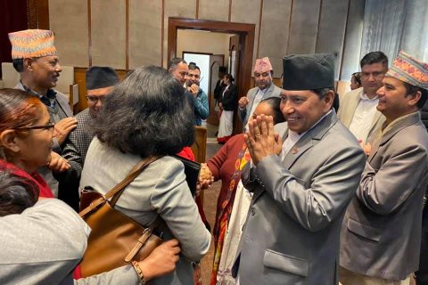 नेकपाका प्रबक्ता श्रेष्ठ सहित १८ सदस्यले लिए राष्ट्रियसभा सदस्यको शपथ