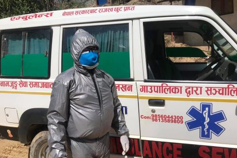 शहिद लखन गाउँपालिकमा एम्बुलेन्स चालकलाई पिपिई
