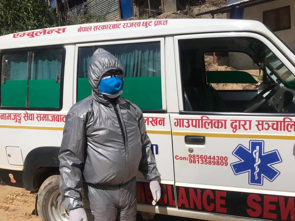 शहिद लखन गाउँपालिकमा एम्बुलेन्स चालकलाई पिपिई