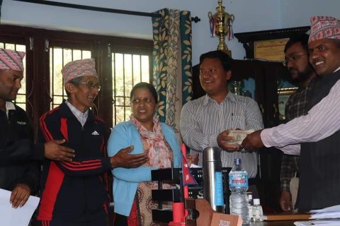नेकपा बारपाक सुलिकोट गाउँपालिकाद्धारा कोरोना रोकथाम तथा नियन्त्रण कोषलाई आर्थिक सहयोग