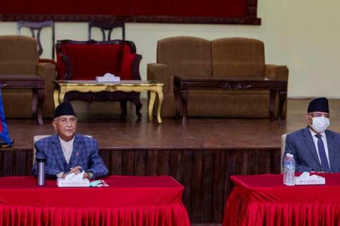 नेकपा सचिवालयको बैठक सुरु :  लुकाइएको प्रचण्डको कुर्सी फेरी ओलीकै हारमा