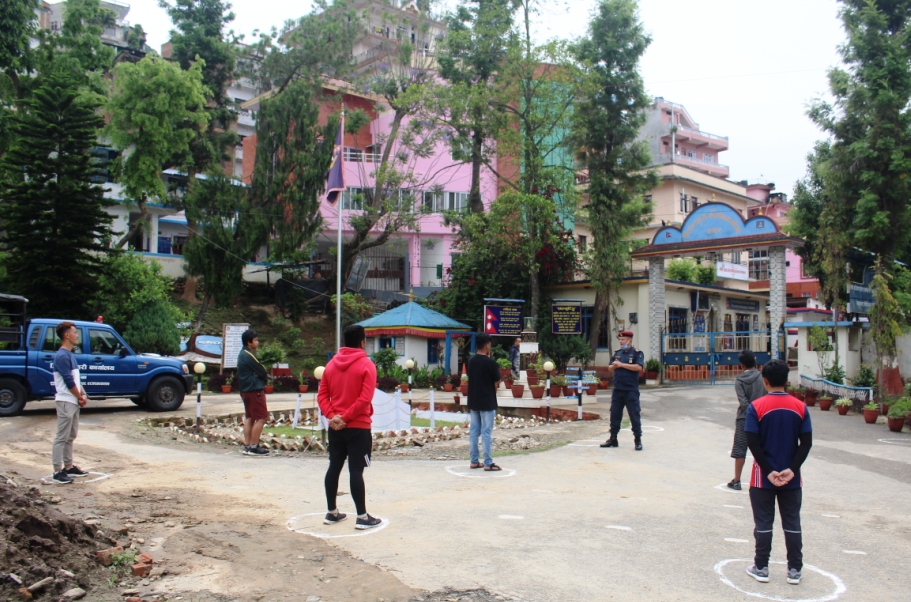 गोरखामा लडडाउन उल्लंघन गर्ने ९ जनालाई रु १ सय जरिबाना