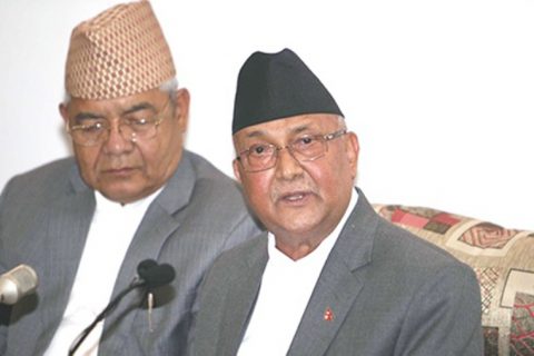 प्रधानमन्त्री बनाउने आश्वासन पाएका गौतम अचानक ओलीलाई भेट्न बालुवाटारमा