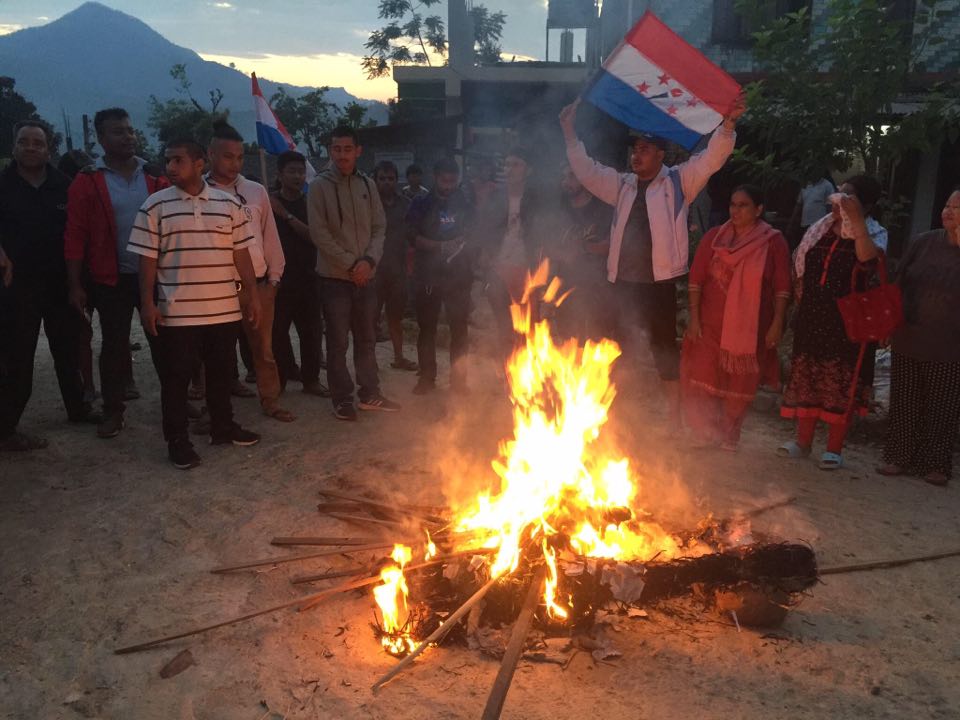 नेपाली भूमि प्रयोग गरी भारतले सडक निर्माण गरेको बिरोधमा नेविसंघ र तरुण दलद्धारा गोरखामा पुत्ला दहन