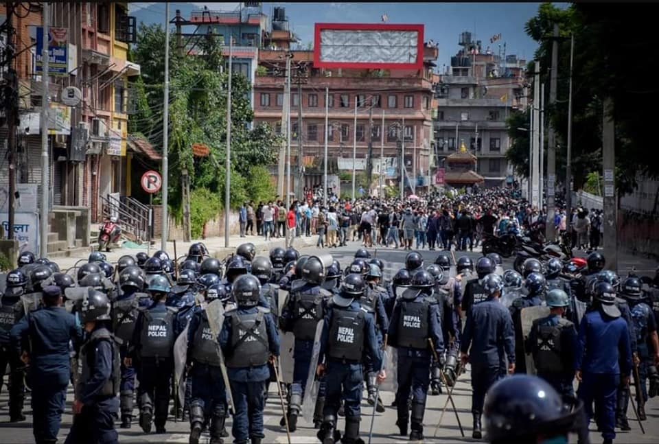 भीड नियन्त्रण गर्न पुल्चोकमा खटिएका १८ जना प्रहरीलाई कोरोना पुष्टी