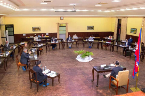 सचिवालयका बैठकमा प्रचण्डको ओलीलाई प्रश्न : बैठक नै बस्नु पदैन भन्ने तपाई को हो ?