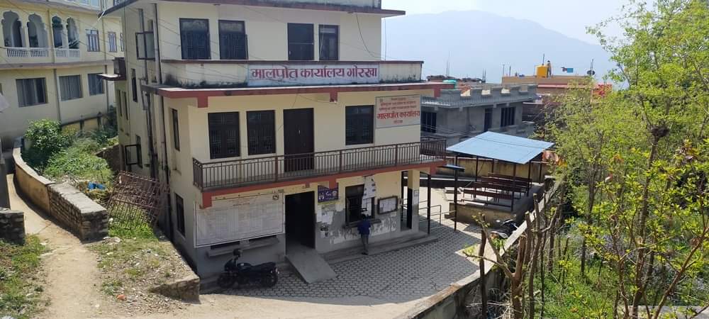 हाकिमको लापरर्वाही: मालपोत कार्यालय गोरखाका थप ६ कर्मचारी संक्रमित