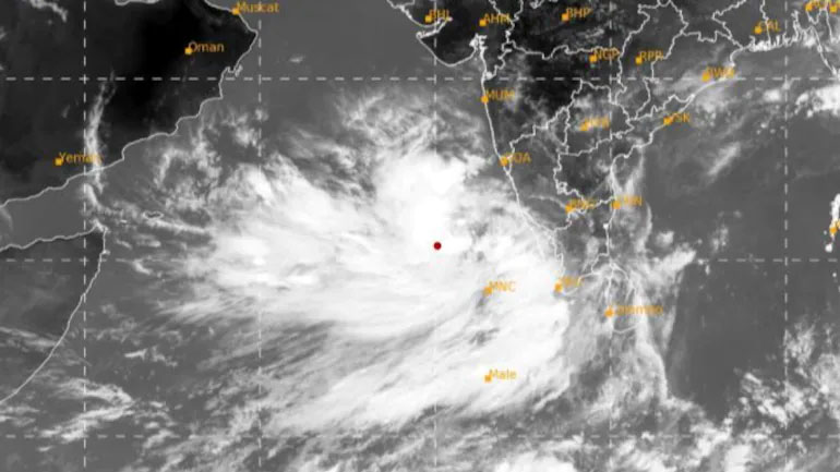शक्तिशाली चक्रवातको असर नेपालमा भोलिदेखि पर्ने, सर्तक रहन आग्रह