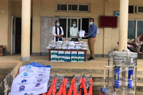 “वाईन टु वाटर नेपाल” द्धारा बुंकोट स्वास्थ्य चौकीलाई स्वास्थ्य सामाग्री हस्तान्तरण