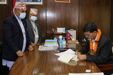 अर्थमन्त्री प्रभाकरले गरे पहिलो निर्णय नै जनप्रिय : खोप खरिदका लागि ५ अर्व निकासा