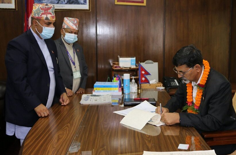 अर्थमन्त्री प्रभाकरले गरे पहिलो निर्णय नै जनप्रिय : खोप खरिदका लागि ५ अर्व निकासा