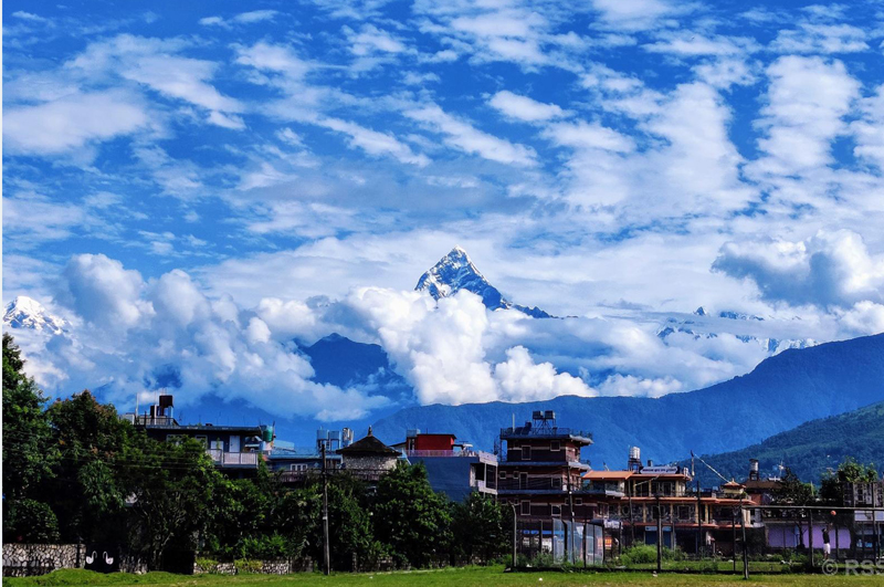 पोखराबाट देखिएको सुन्दर माछापुच्छ्रे हिमालको चुचुरो
