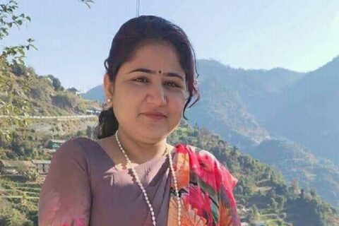 लुम्बिनी प्रदेशकी सांसद ओलीको आउजाउ जारी :फेरि एमाले छोडर फर्किइन माओबादीमा
