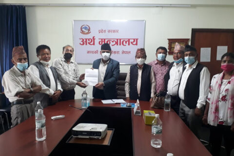 गोरखाका वडाध्यक्षहरुले वडामै खाता सञ्चालनको माग गर्दै मूख्यमन्त्रिलाई बुझाए ज्ञापन पत्र