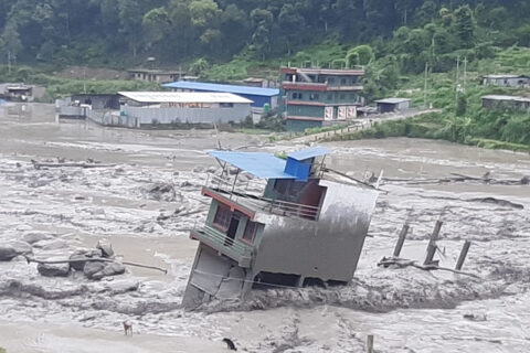 बिज्ञहरु भन्छन् : सिन्धुपाल्चोकमा तल्लो तटीय क्षेत्रमा अझै जोखिम छ !