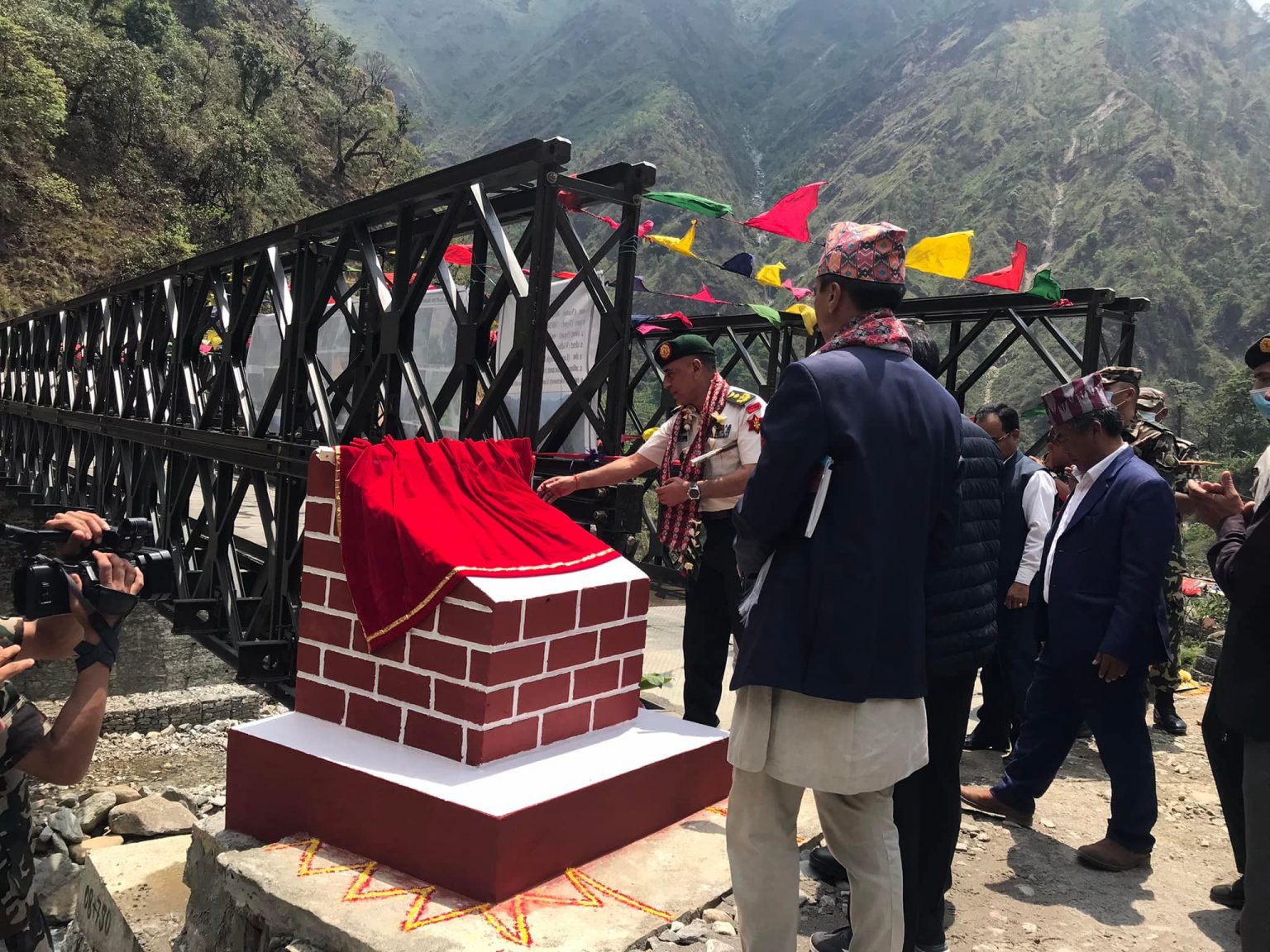धार्चेस्थित माछाखोलामा करीब २ करोड रुपैयाँ लागतमा बेलिब्रिज निर्माण, प्रधानसेनापती शर्माद्रारा उद्घाटन