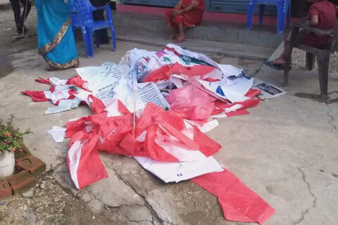 रत्ननगरमा वडाध्यक्षको टिकट खोसिएपछि कांग्रेस कार्यकर्ताले गरे पार्टी कार्यालय तोडफोड