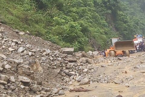 पहिरोले अवरूद्ध मुग्लिन—कुरिनटार सडकखण्ड सञ्चालनमा आयो