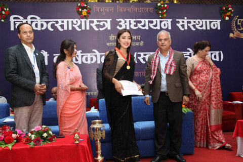 मिस नेपाल अर्थ सरिशालाई त्रिभुवन विश्वविद्यालयबाट स्वर्ण पदक प्राप्त