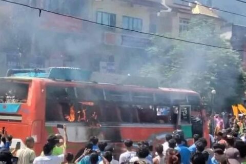 गोरखा आउदै गरेको बसको ठक्करबाट एक छात्रको मृत्यु, आक्रोशित स्थानीय र विधार्थीले गरे बसमा आगजानी