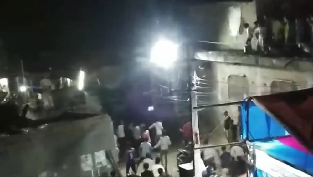 आरकेस्ट्रा बन्द गराउन खोज्दा झडप
