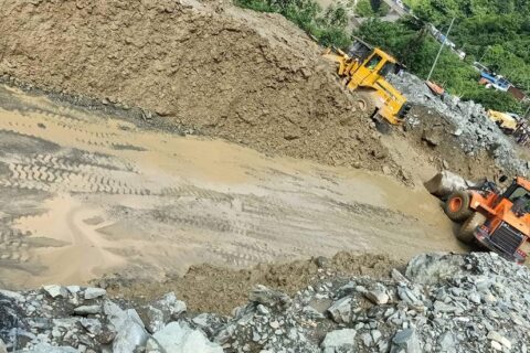 अवरुद्ध नारायणगढ-मुग्लिन सडकखण्ड करिब ९ घण्टापछि सञ्चालनमा आयो
