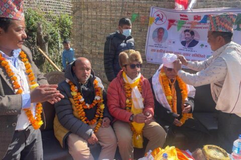 माओवादी केन्द्रका अध्यक्ष प्रचण्ड गठबन्धन उम्मेदवारलाई भोट माग्न उत्तरी गोरखामा