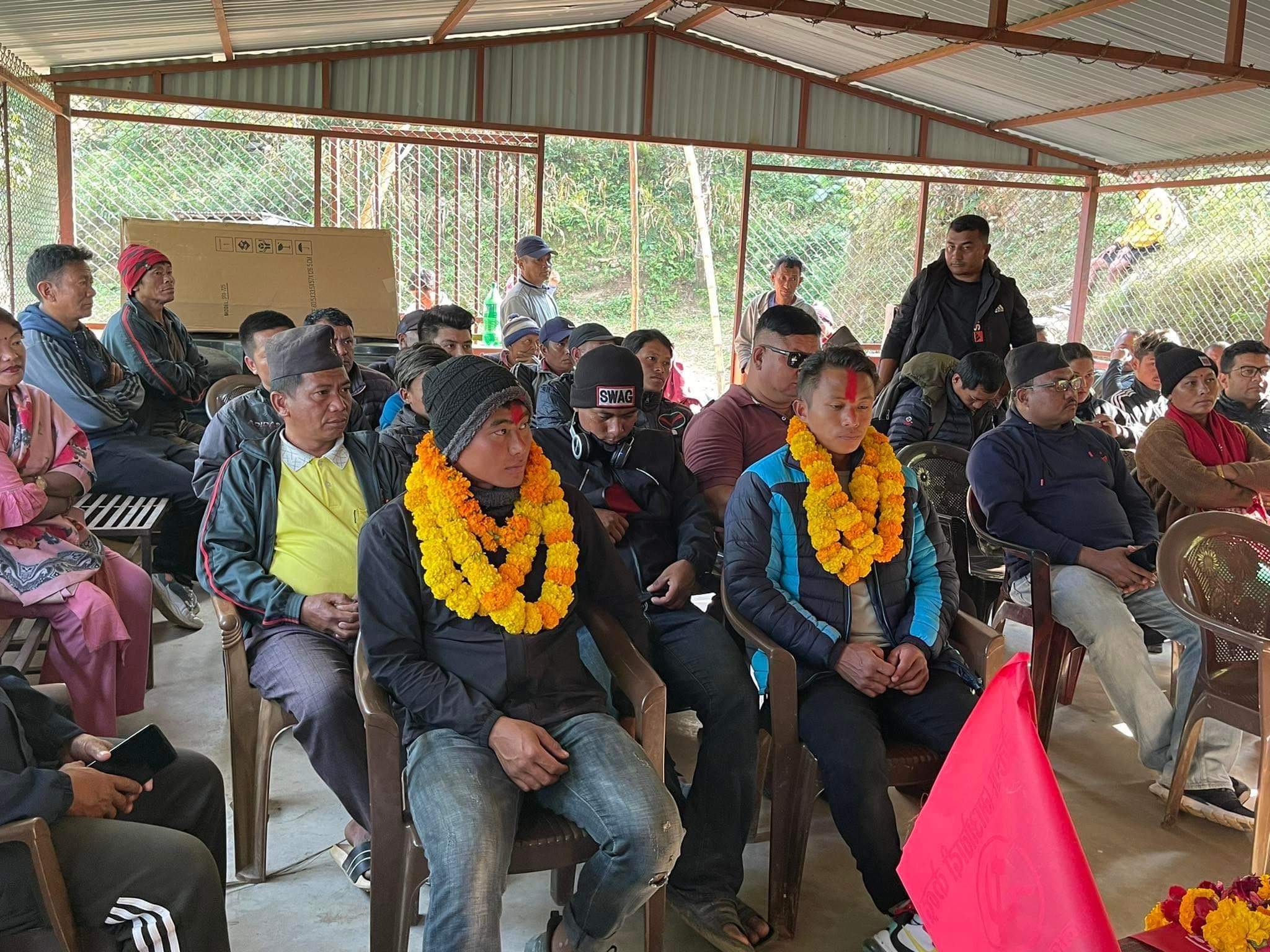 गोरखाको शहीद लखन गाउँपालिकामा १८ जना एमाले नेता कार्यकर्ता माओवादी केन्द्रमा प्रवेश