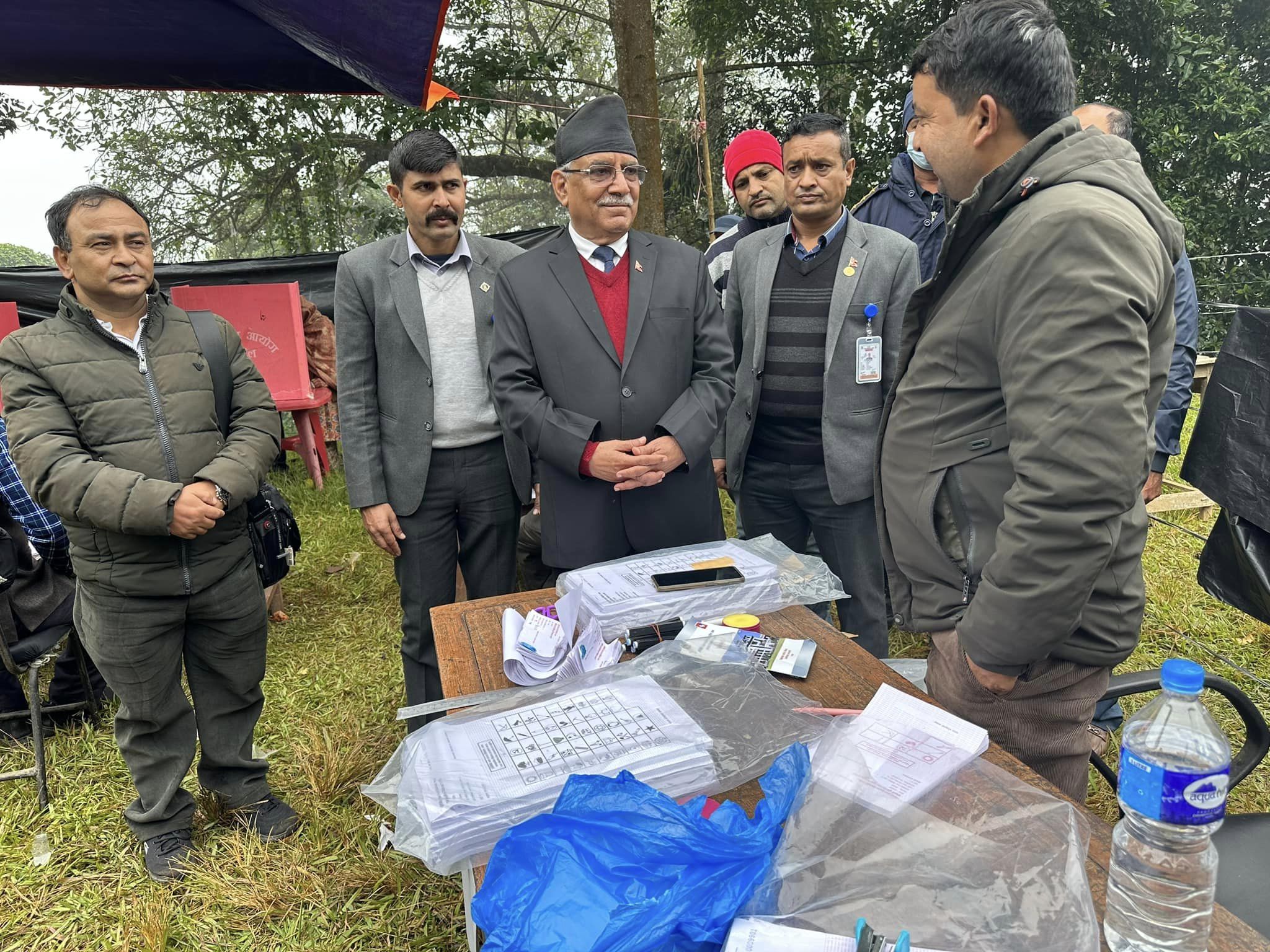 चितवनमा भोट हालेर गोरखा आइपुगे प्रचण्ड