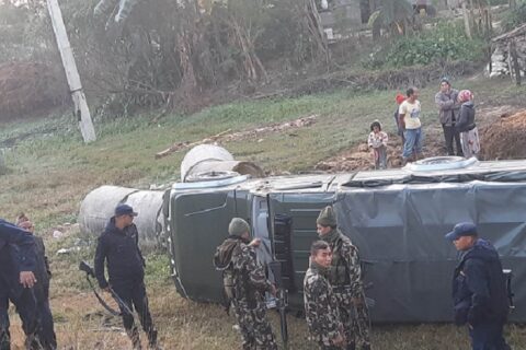 सेनाको पिकअप भ्यान दुर्घटना